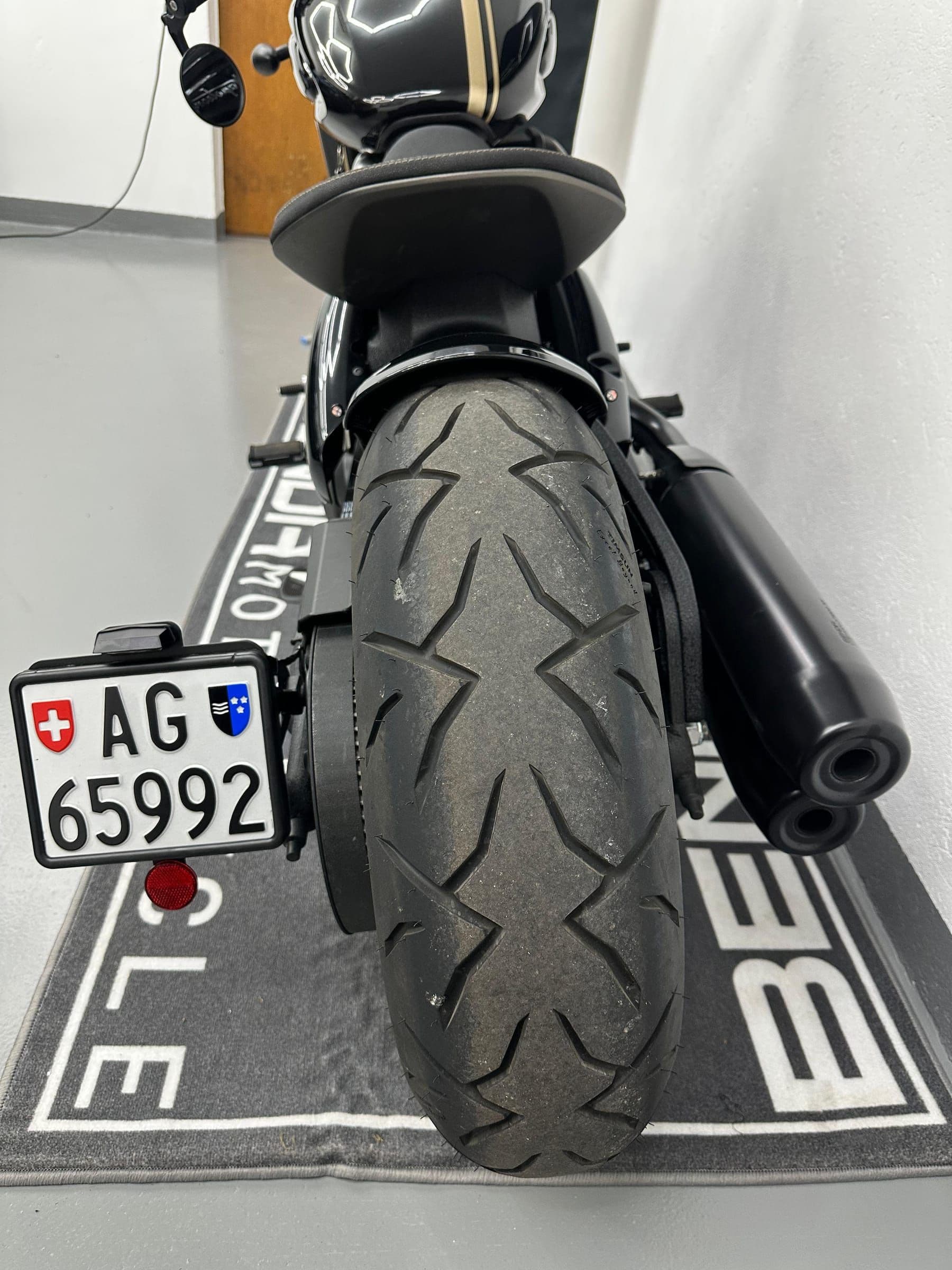 Kurzes Heck mit seitlichem Kennzeichenhalter und LED-Rücklicht, Benda LFC 700