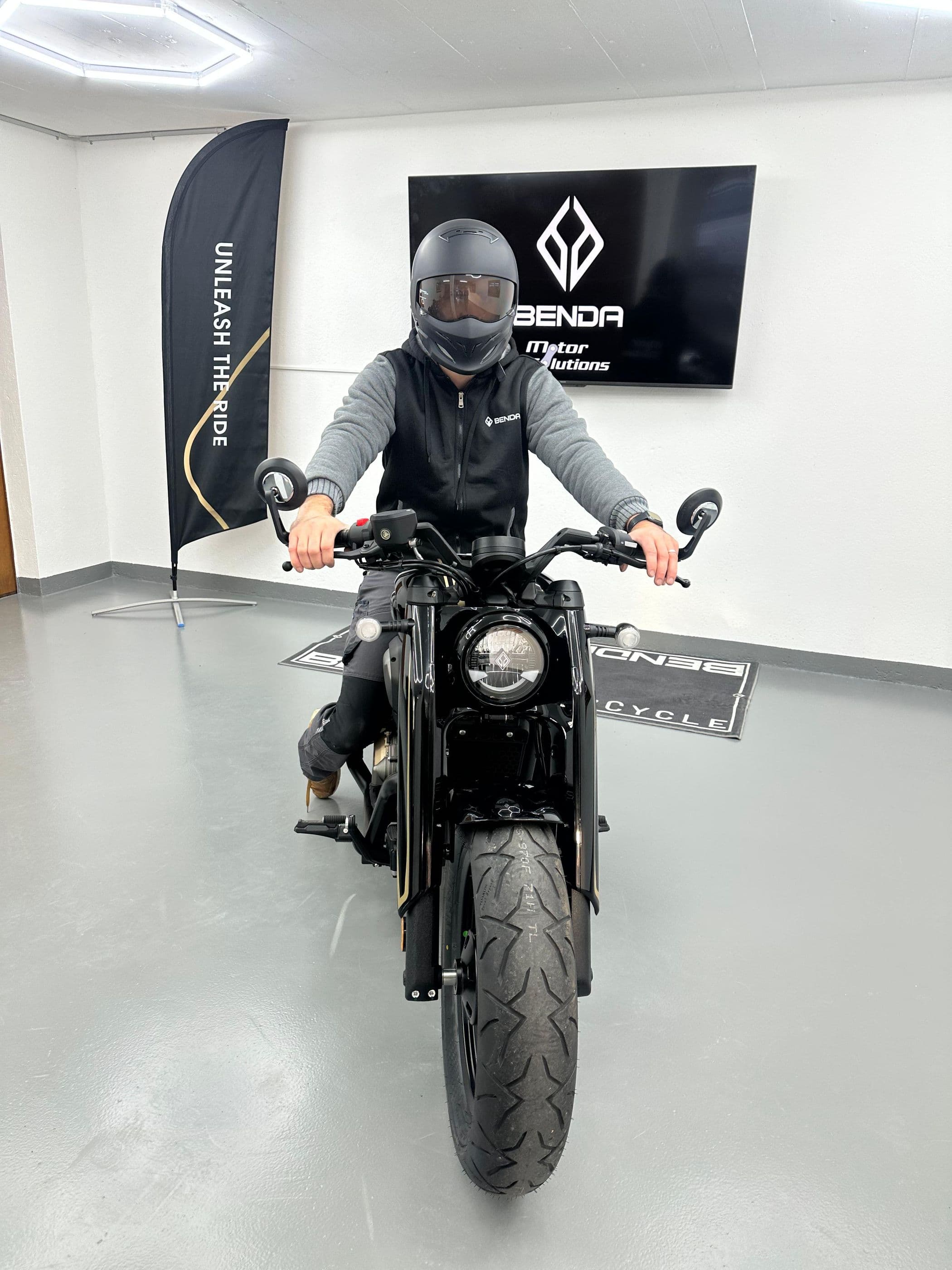 Übergabe im Showroom in Mägenwil
