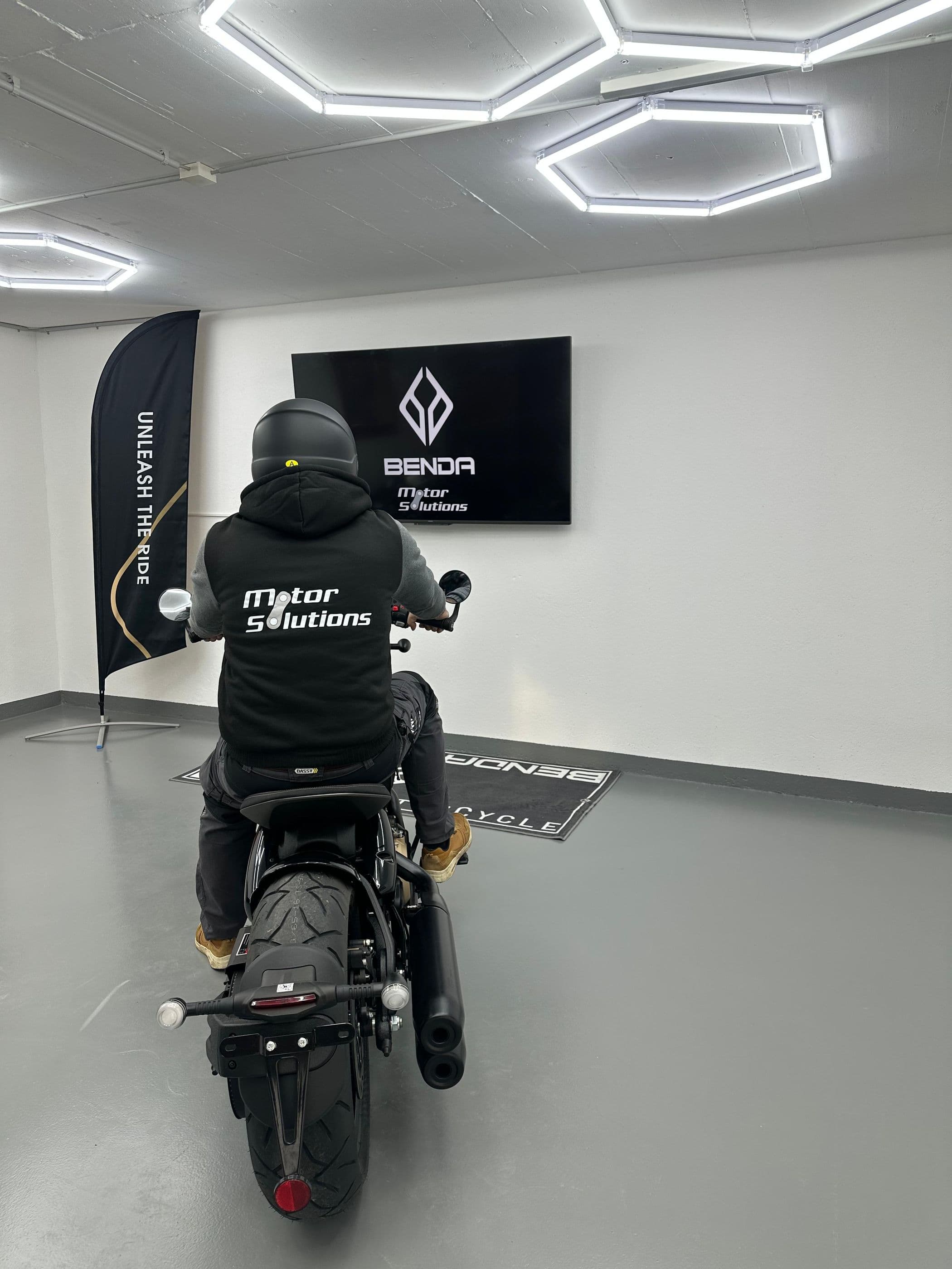Übergabe im Showroom in Mägenwil