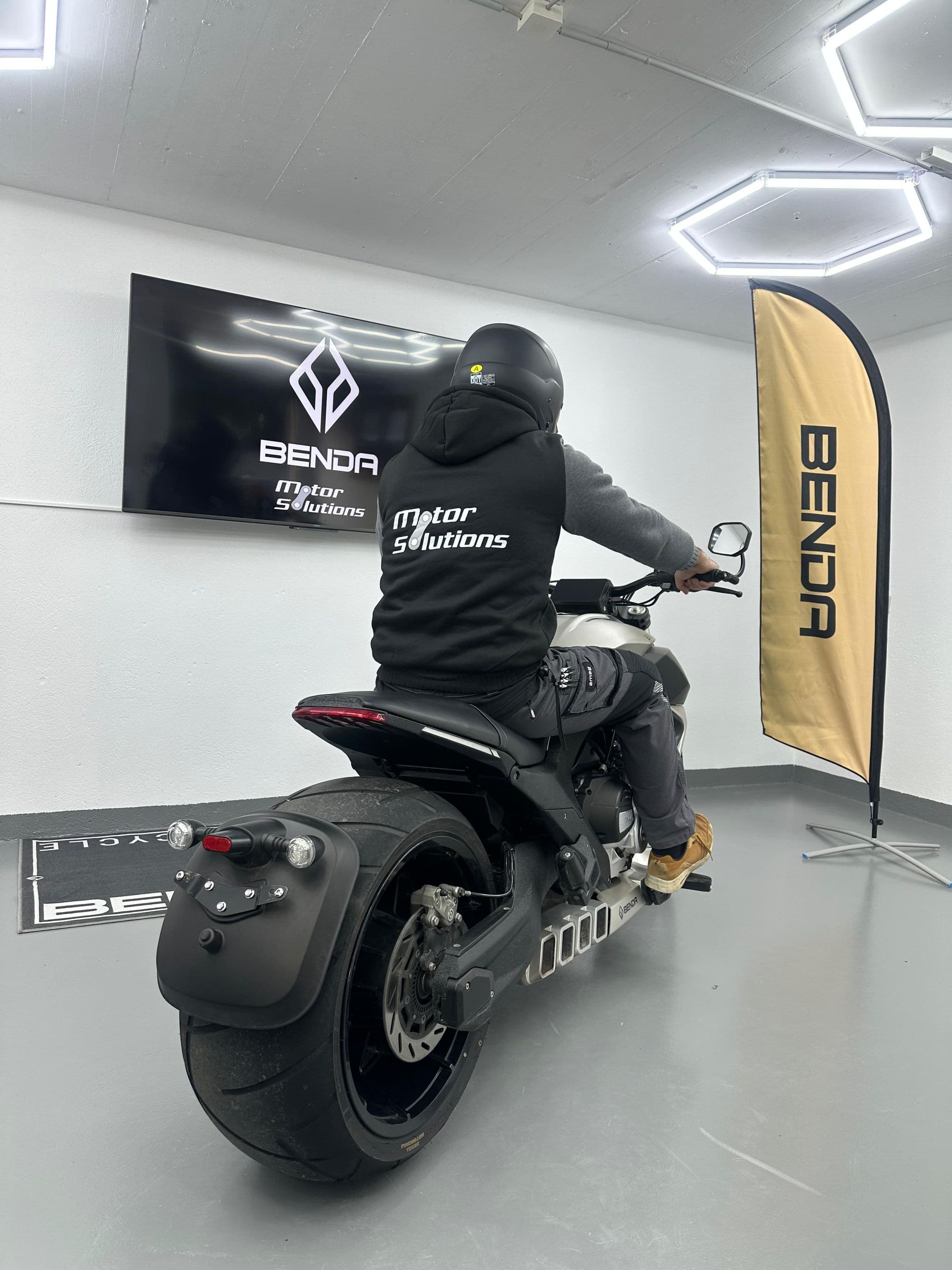 Übergabe im Showroom in Mägenwil