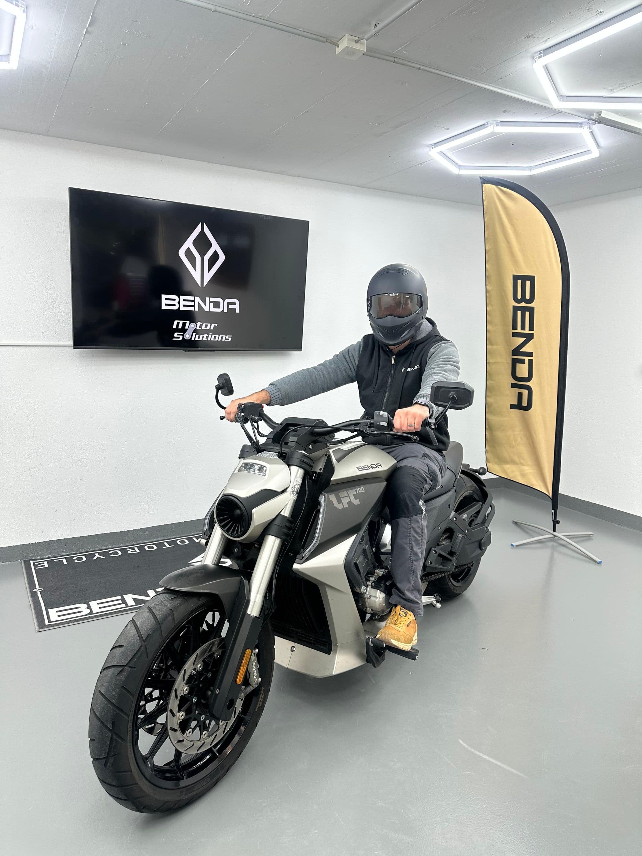 Übergabe im Showroom in Mägenwil